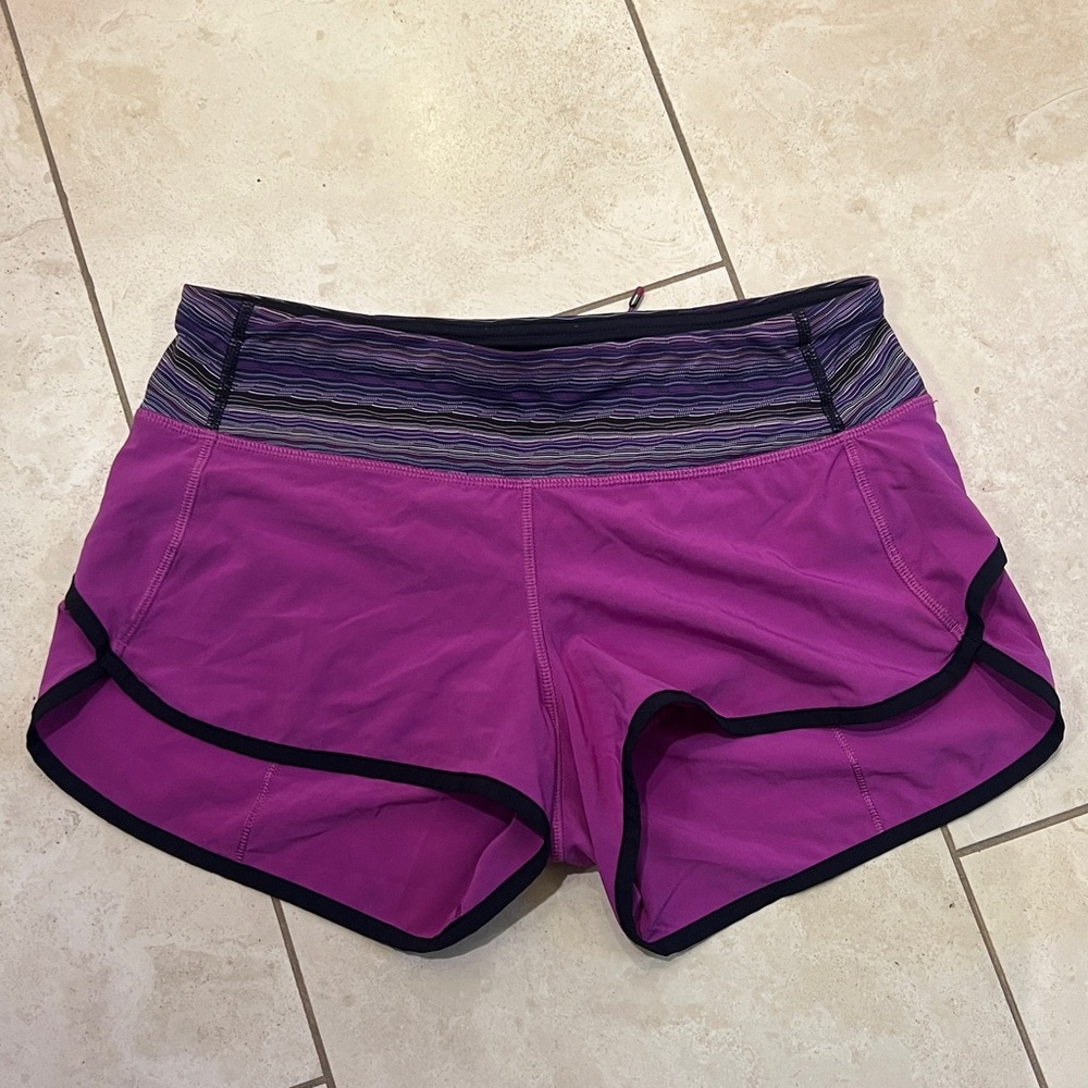 Lululemon speeds ups size 4, 2.5” inseam